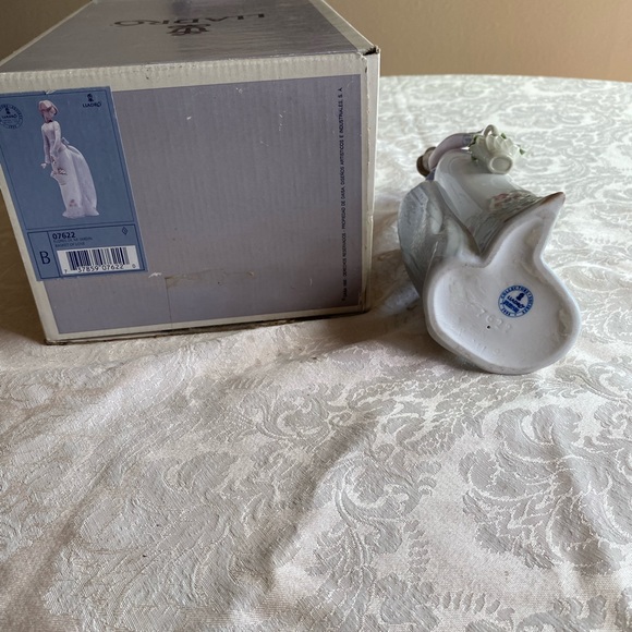 RETIRED 1994 ‘BASKET OF LOVE LLADRO’ PORCELAIN FIGURINE -Item# 01007622 - Picture 9 of 14
